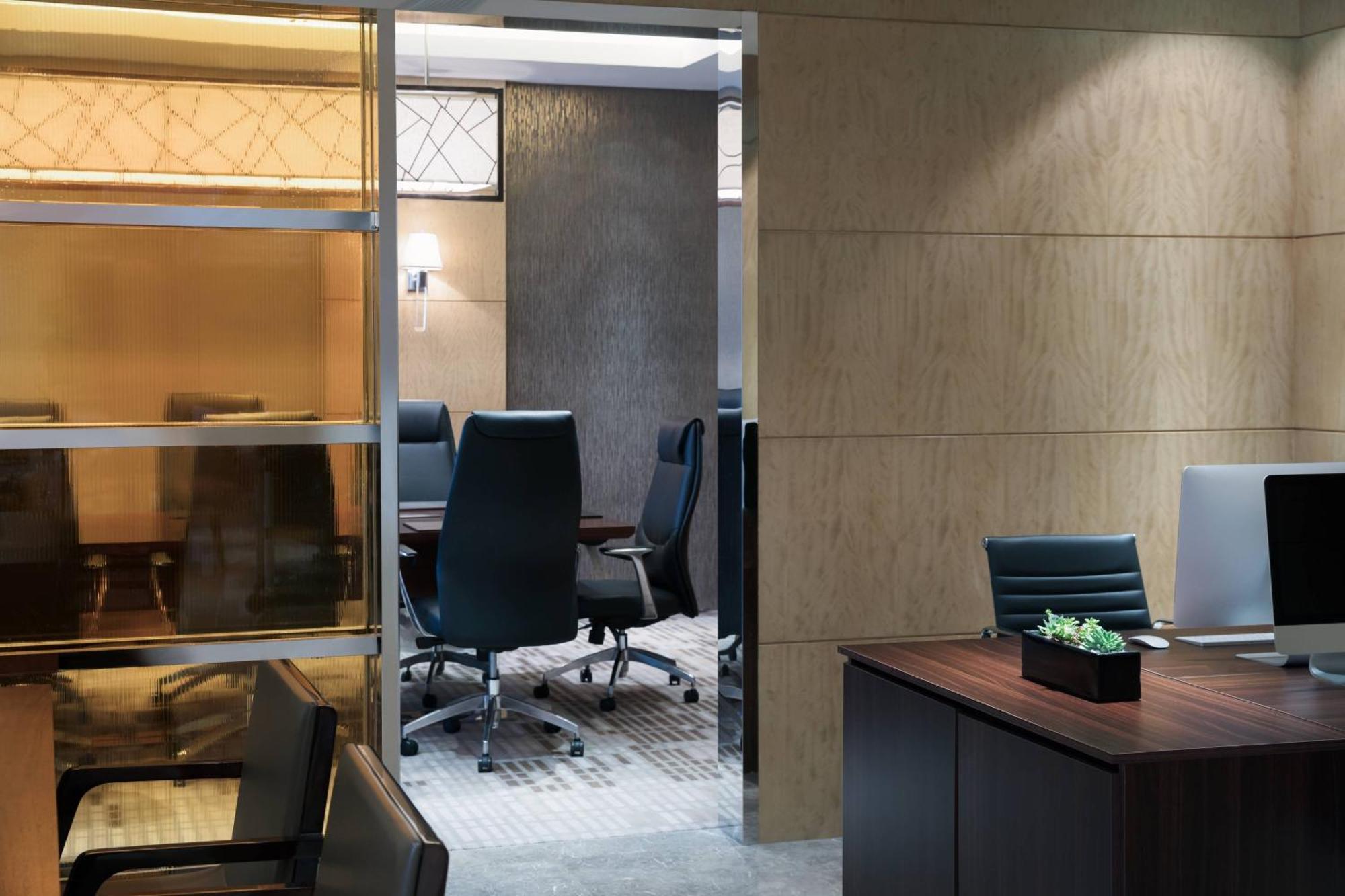 Courtyard By Marriott Changfeng Park Hotel 5*