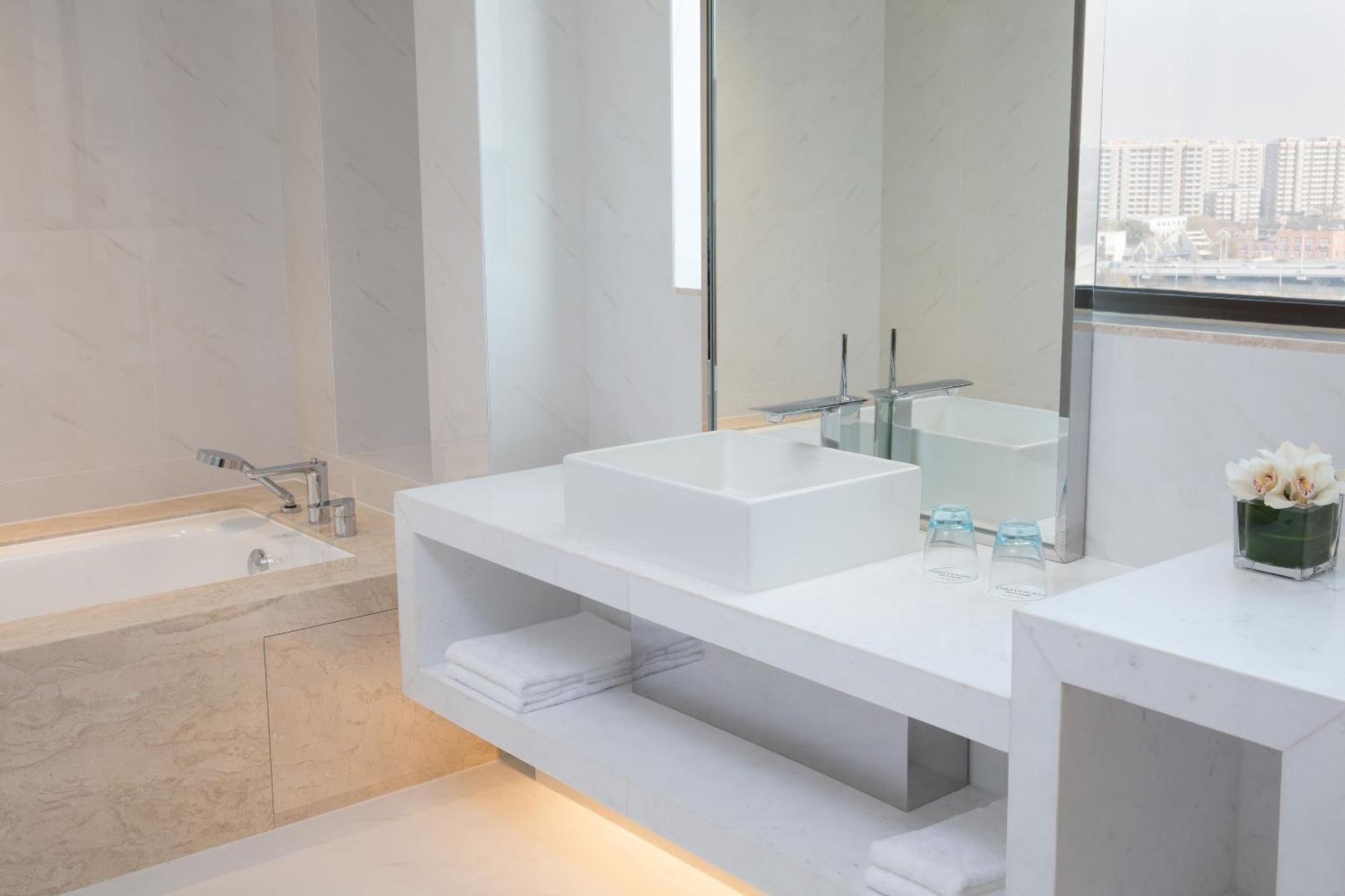 Courtyard By Marriott Changfeng Park Hotel 5*
